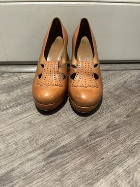 Women's Tan Leather Platform Pumps with Kiltie Detail